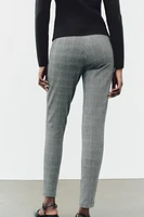 LEGGINGS WITH A MID WAIST