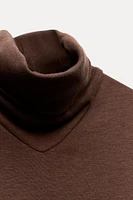 TURTLENECK T-SHIRT