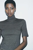 TURTLENECK T-SHIRT