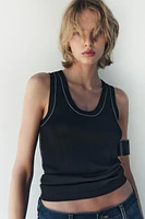 BASIC KNIT TOP WITH CONTRASTING PIPING