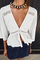 LACE INSERT SHORT BLOUSE