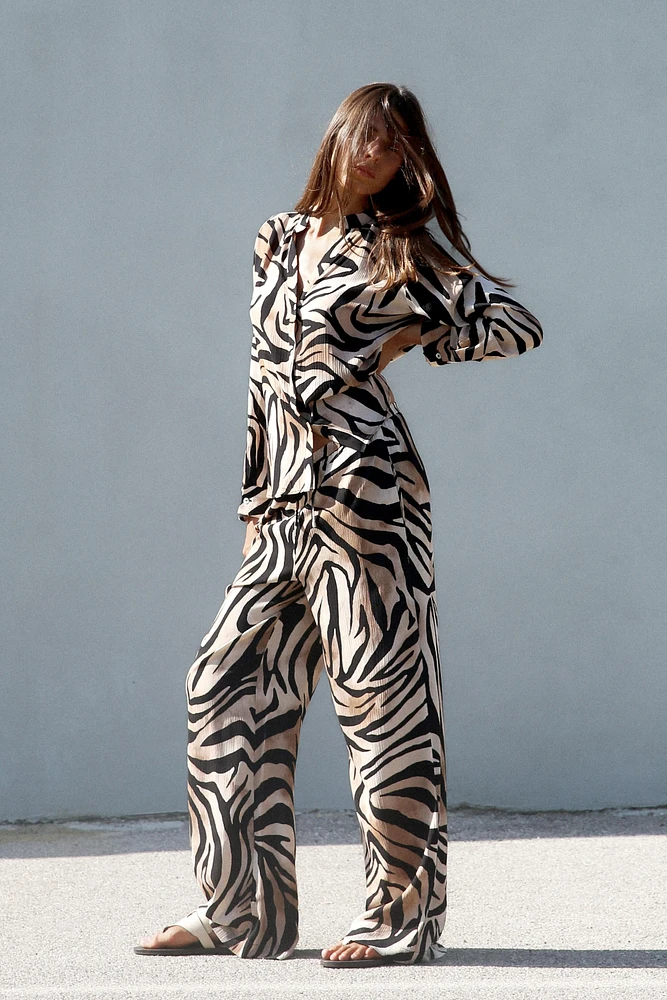 FLOWY ANIMAL PRINT SHIRT