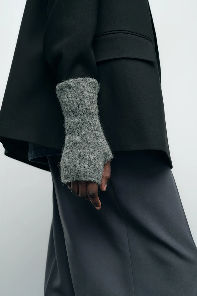 SHORT FINGERLESS RIBBED GLOVES