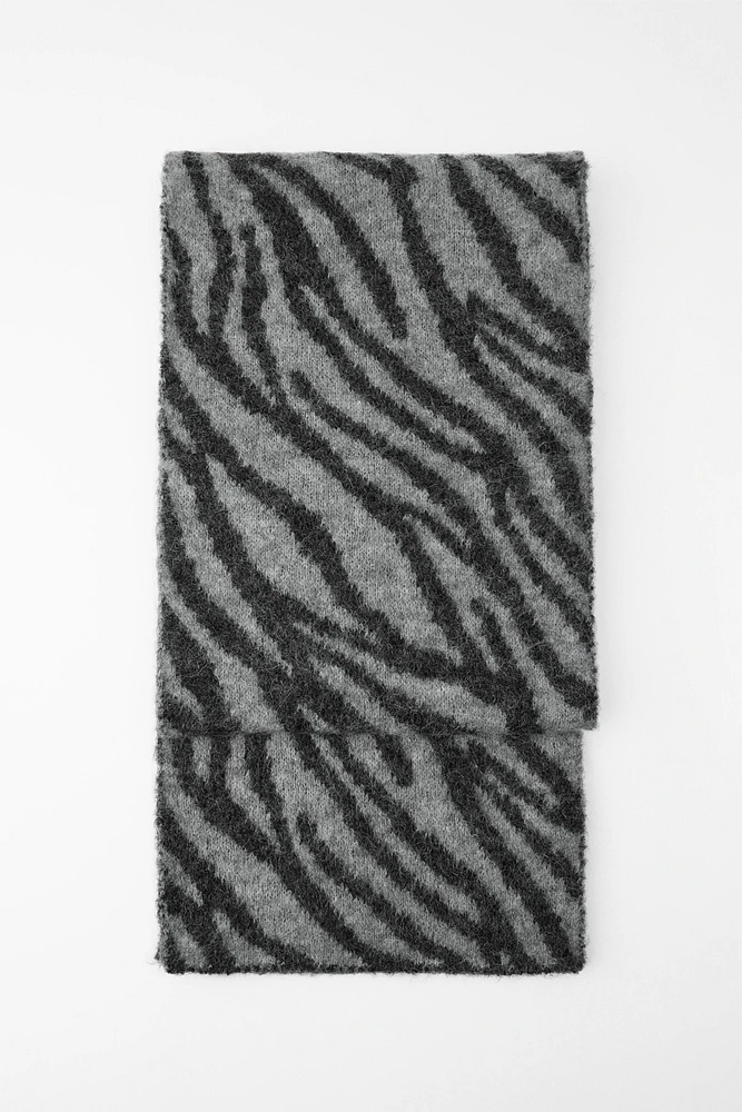 ANIMAL PRINT KNIT SCARF