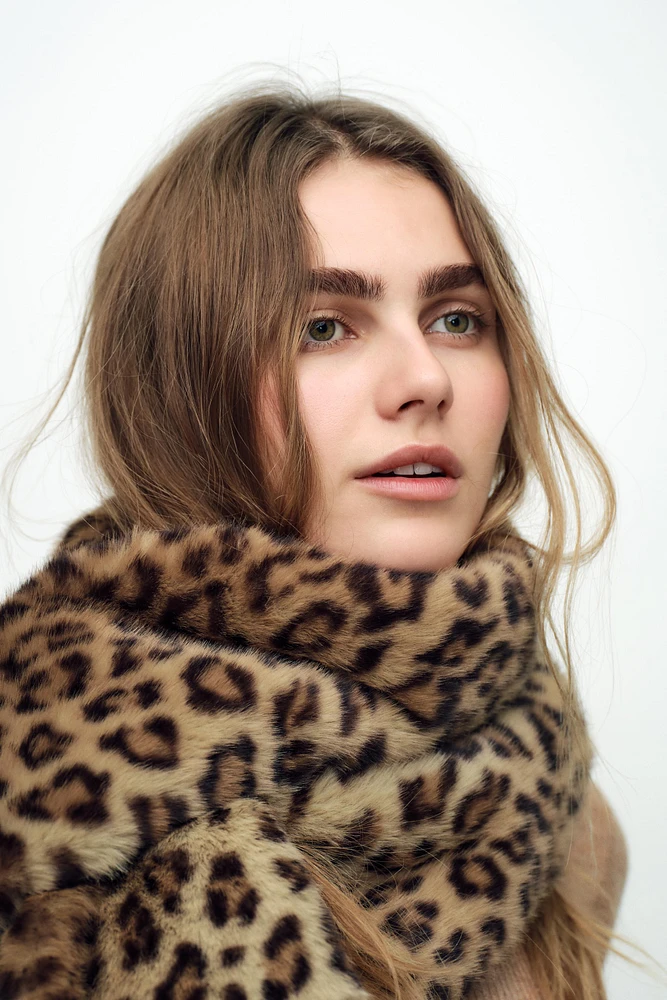 FAUX FUR ANIMAL PRINT SCARF