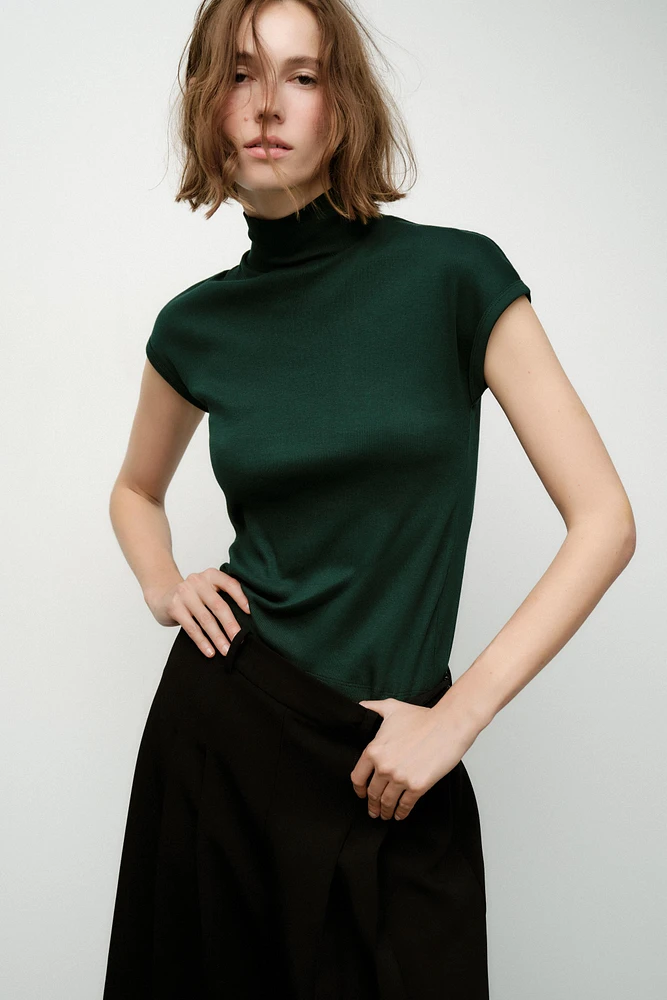 RIB MOCK NECK TOP