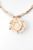 COMBINATION RESIN FLOWER NECKLACE