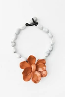 FLOWER DETAIL CORD NECKLACE