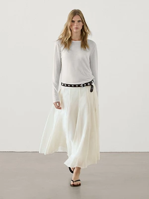 Long voluminous skirt with seams