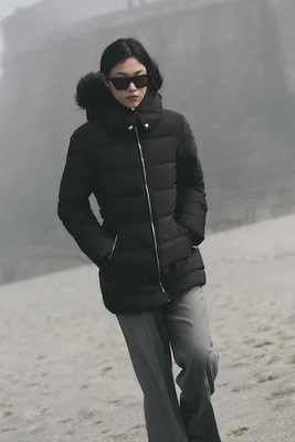 WATER AND WIND PROTECTION HOODED DOWN COAT