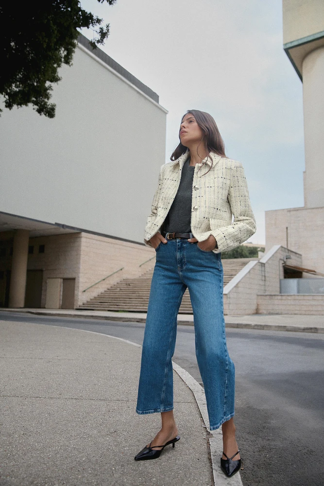 TEXTURED SHORT BLAZER