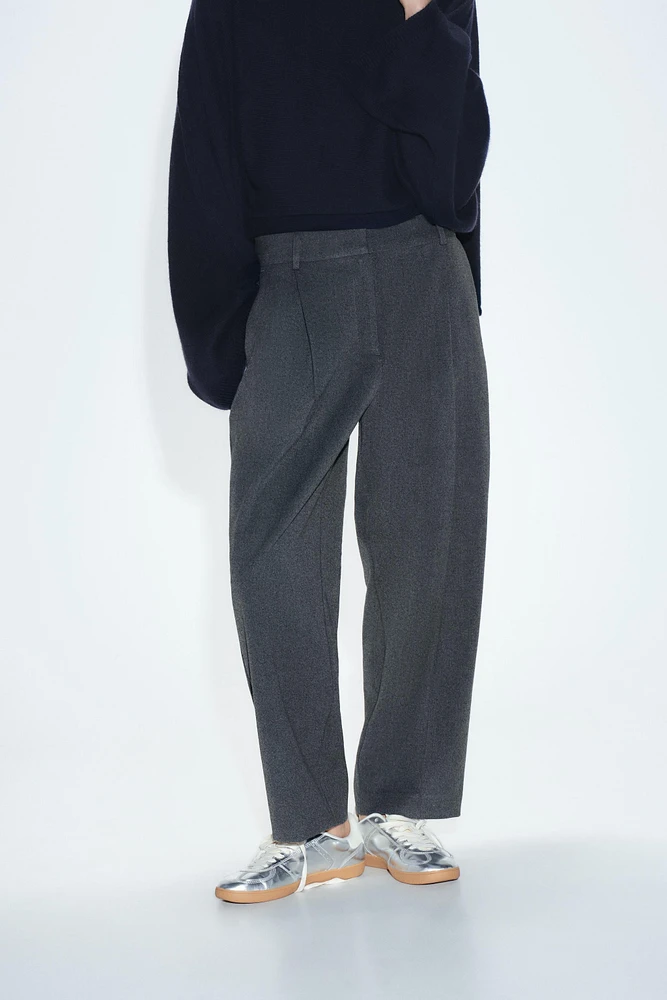 STRAIGHT CUT PLEATED PANTS