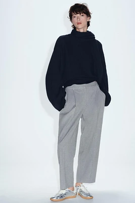 STRAIGHT CUT PLEATED PANTS