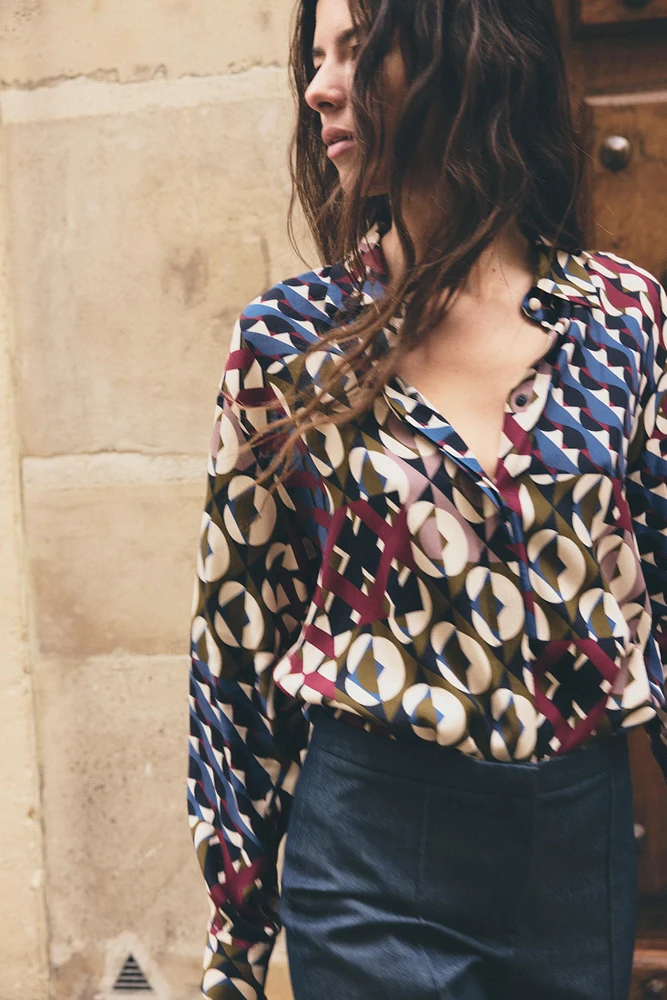 GEOMETRIC PRINT SHIRT