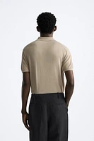 Cotton and silk blend polo shirt. Lapel collar with front button closure short sleeves. Rib trim.