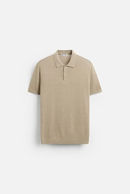 Cotton and silk blend polo shirt. Lapel collar with front button closure short sleeves. Rib trim.