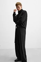 Wide fit pants. Front pleats at waist. Side pockets and back welt pockets. zip hidden metal hook closure.