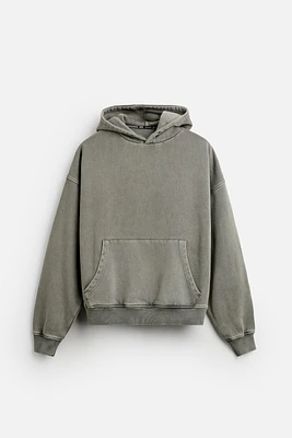 BOXY FIT WASHED SWEATSHIRT