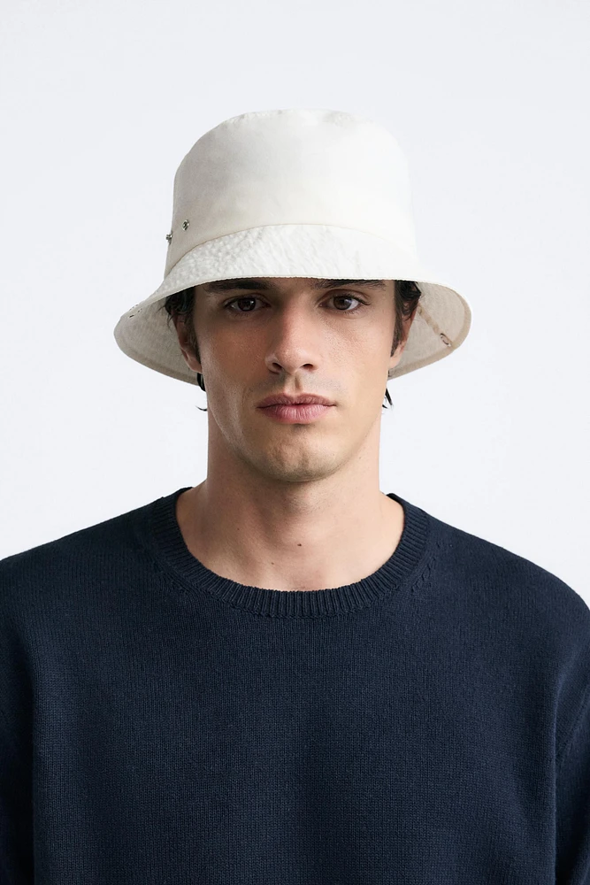 BUCKET HAT