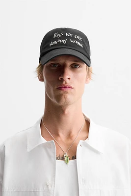 EMBROIDERED TEXT CAP