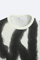 Relaxed fit T-shirt knit of cotton. Round neck and short sleeves. All over speckle effect print.