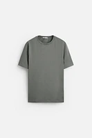 BASIC SLIM FIT T-SHIRT