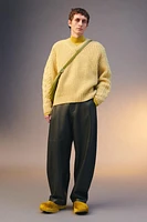 Relaxed fit sweater of spun wool fabric. V-neck and long sleeves. Rib trim.