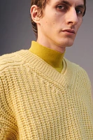 Relaxed fit sweater of spun wool fabric. V-neck and long sleeves. Rib trim.