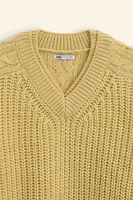 Relaxed fit sweater of spun wool fabric. V-neck and long sleeves. Rib trim.