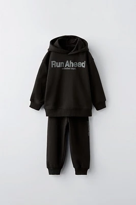 PLUSH SWEATSHIRT AND JOGGERS WITH TEXT MATCHING SET