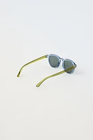 TRANSPARENT PLASTIC SUNGLASSES