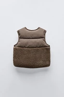 CONTRAST FLEECE VEST