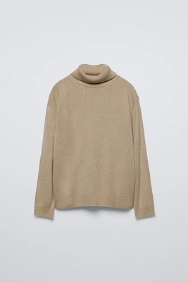 BASIC TURTLENECK SWEATER