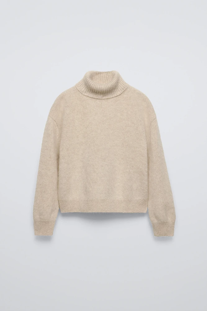 WOOL AND CASHMERE BLEND TURTLENECK SWEATER