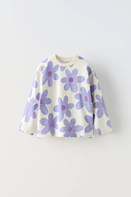 T-shirt with round neck and long sleeves. Sparkly print detail.