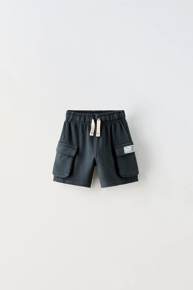 LABEL CARGO SHORTS