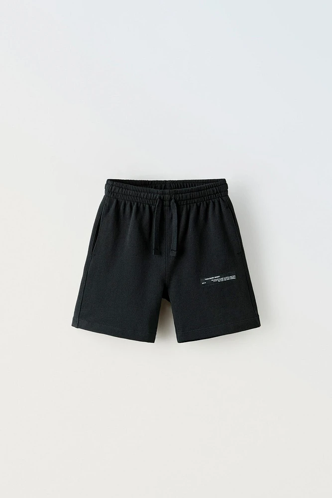 BASIC SHORTS WITH LABEL