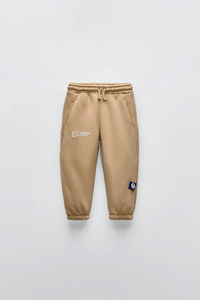 RAISED TEXT JOGGING PANTS