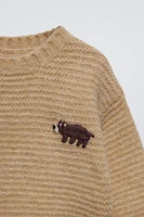 Knit sweater with round neck and long sleeves. Bear embroidery at chest.