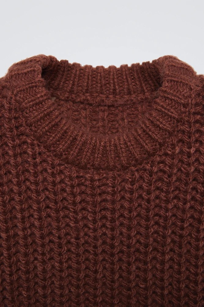 CHUNKY KNIT SWEATER