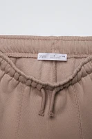 Elastic waistband pants. Adjustable Front drawstring. raised seam detail. Warm and soft interior.