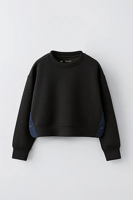 SWEATSHIRT WITH SNAP BAND