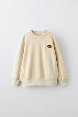 EMBROIDERED PATCH SWEATSHIRT