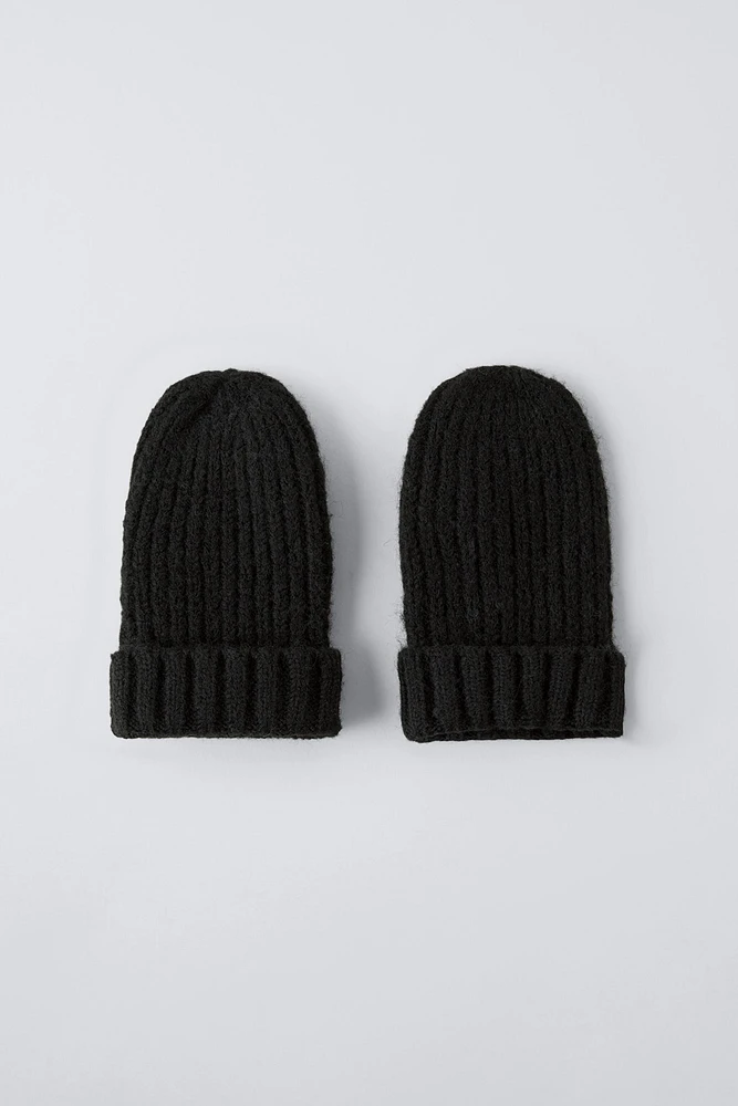 PLAIN KNIT MITTENS