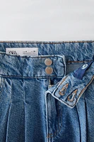 LOOSE JEANS WITH DARTS