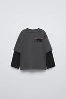 LAYERED SLEEVE LOGO FLOCKED T-SHIRT