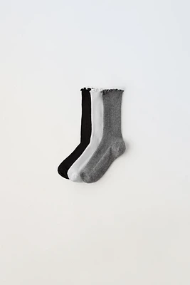 THREE-PACK OF RUFFLED SOCKS