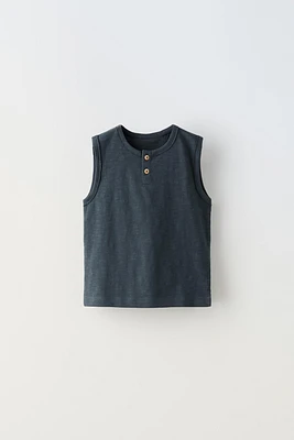 SLEEVELESS HENLEY SHIRT