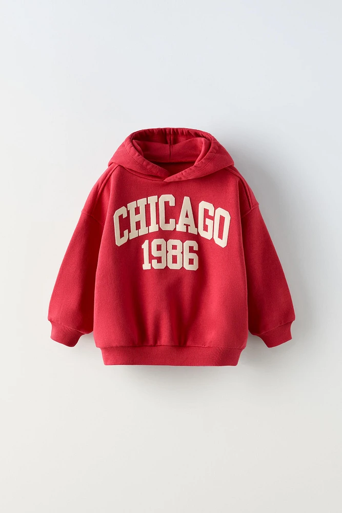 TEXT PRINT HOODED SWEATSHIRT