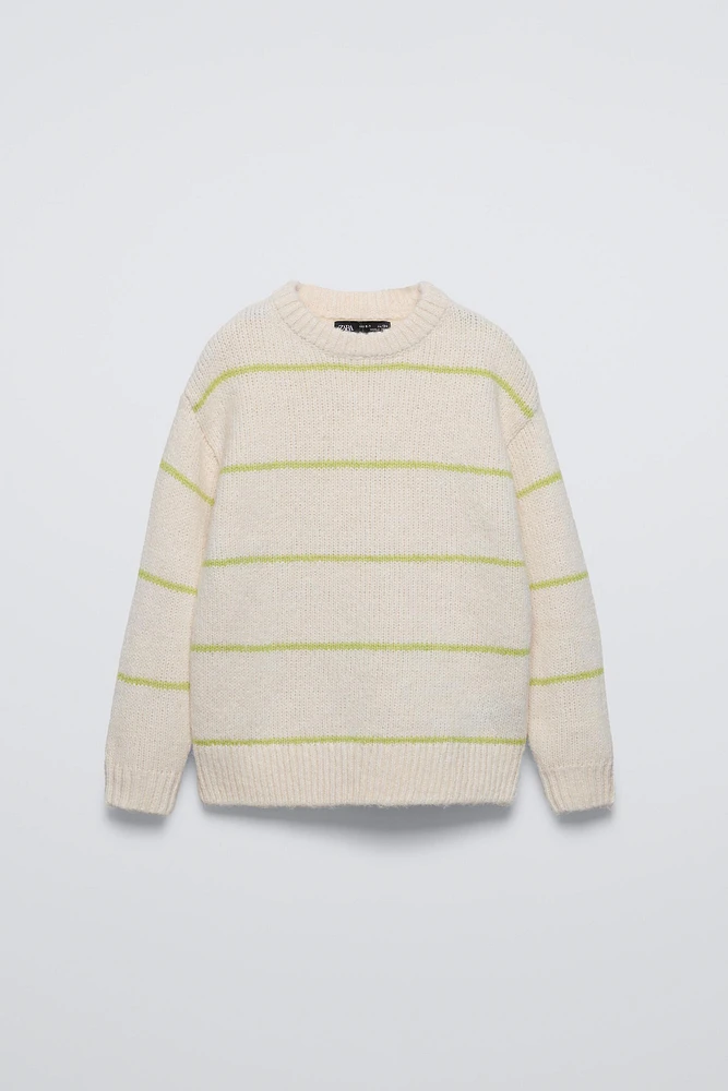 THIN STRIPE KNIT SWEATER